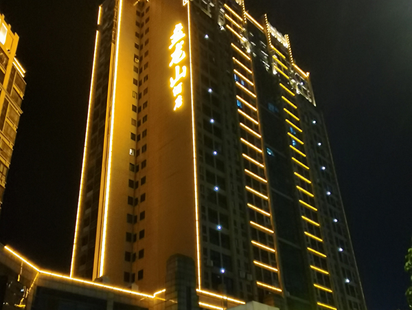 LED洗墻燈和LED線(xiàn)條燈的區(qū)別在哪兒(圖1)